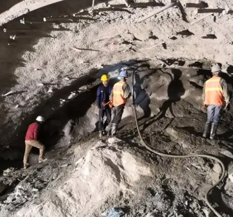 当涂拱顶带模注浆料的施工流程及注意事项